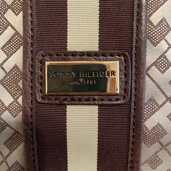 NWT Tommy Hilfiger Crossbody bag - Picture 3 of 9